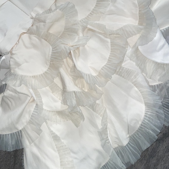 BCBG. White Silk Scalloped “Bubble Dress” Mini Dress Size 2 - Picture 3 of 5